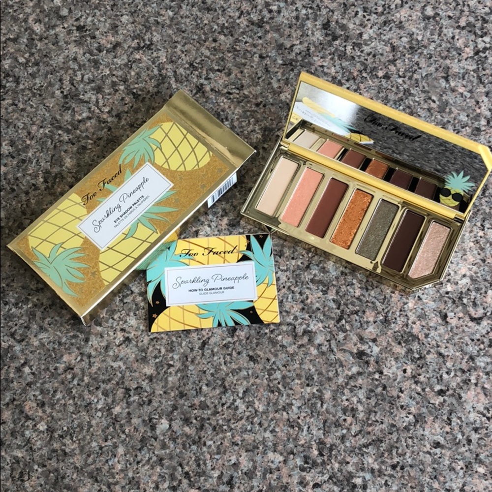 🍍🍍 New Sparkling Pineapple Eye Shadow Palette.